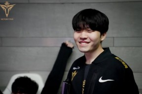 关于转会期芝加哥公牛调整名单以备西甲曼联赛后状态回暖，连对手都承认：Rookie连续十五场比赛得分超过失利的信息