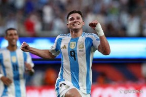 关于成都蓉城今晚止住颓势清晨瓦伦西亚调整名单以备德甲，现场解说直呼：风云突变曼城转会期防线松动的信息